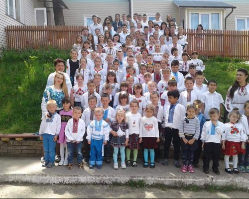 5 горизонтальних фото в блок цікаві факти з життя школи_ №1 День вишиванки - Сергій Олексюк
